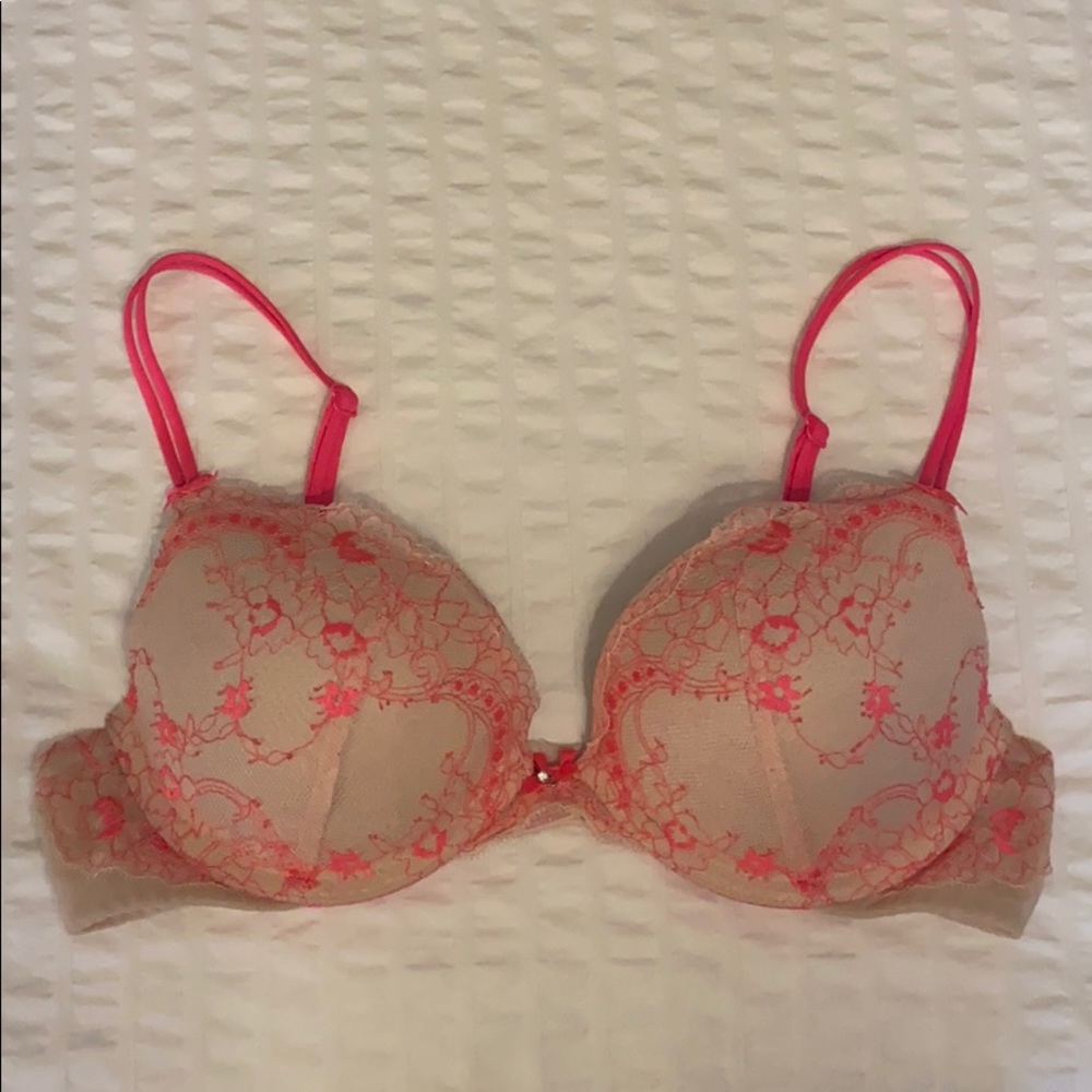 Victoria’s Secret Push Up Bra Pink Lace 34B